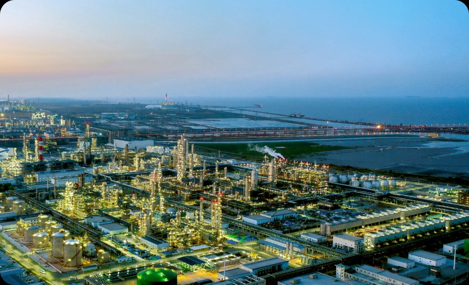 918博天堂“三位一体”AI巡检天团落地镇海炼化“巨无霸”罐区